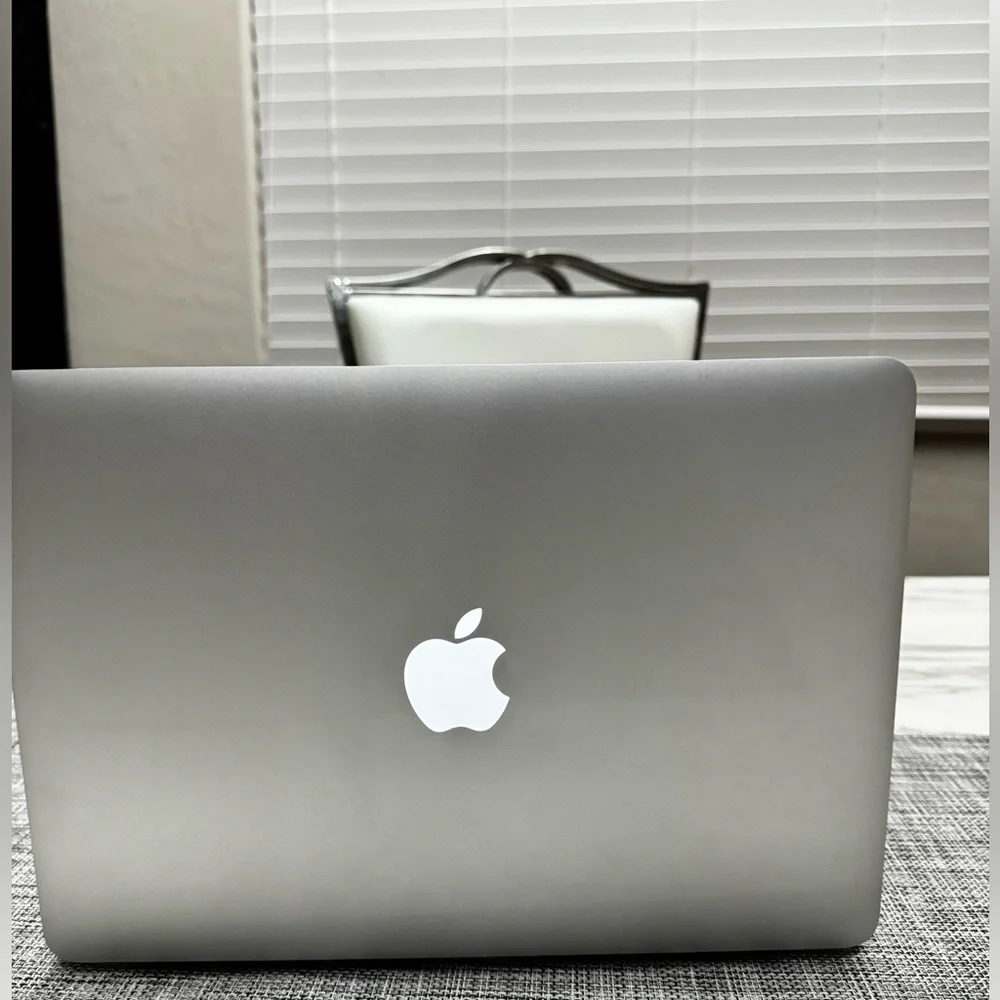Apple MacBook Air 13” 2014 with a Brand New Laptop Sleeve and a Charger